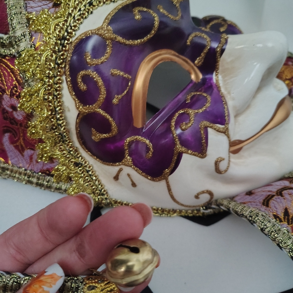 ♣️Elegant Venetian Jester Mask with Purple and Gold Accents - Picture 3 of 11